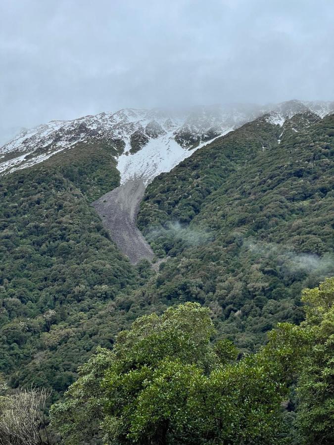 Basic, Super 'Cosy' Cabin In The Middle Of National Park And Mountains Διαμέρισμα Otira Εξωτερικό φωτογραφία