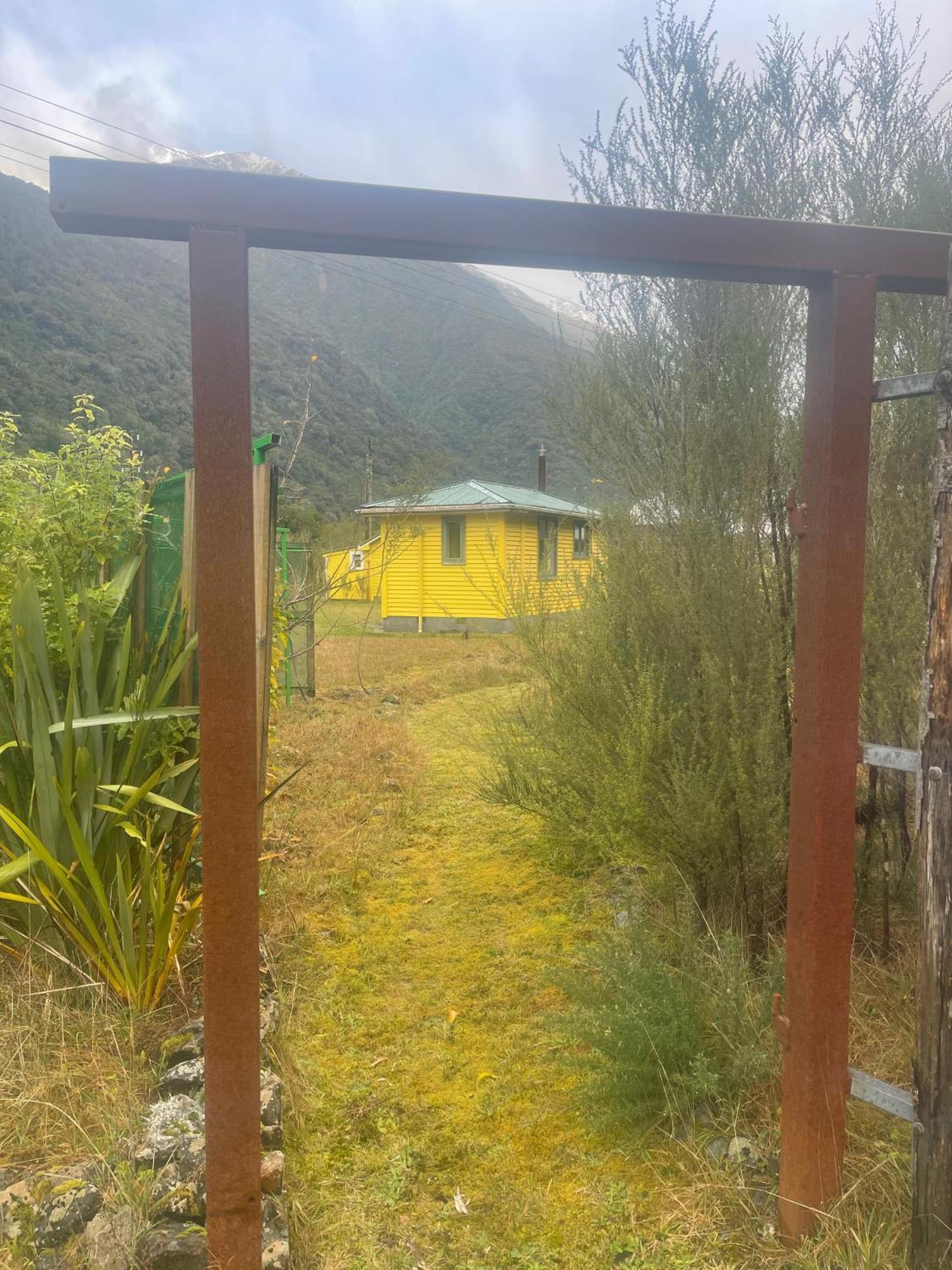 Basic, Super 'Cosy' Cabin In The Middle Of National Park And Mountains Διαμέρισμα Otira Εξωτερικό φωτογραφία