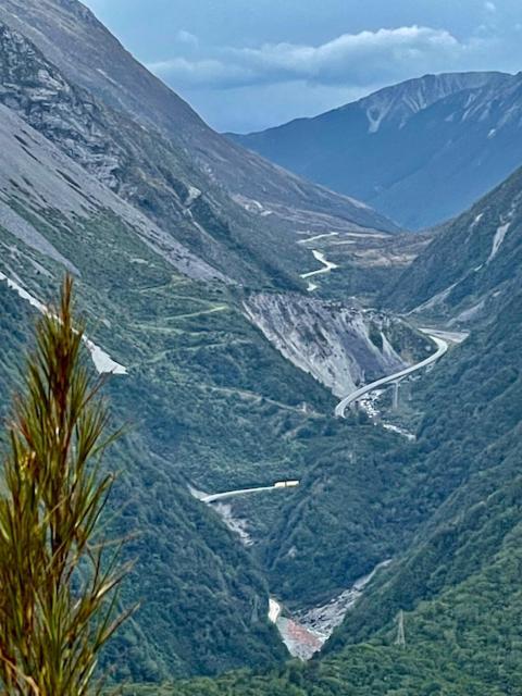 Basic, Super 'Cosy' Cabin In The Middle Of National Park And Mountains Διαμέρισμα Otira Εξωτερικό φωτογραφία